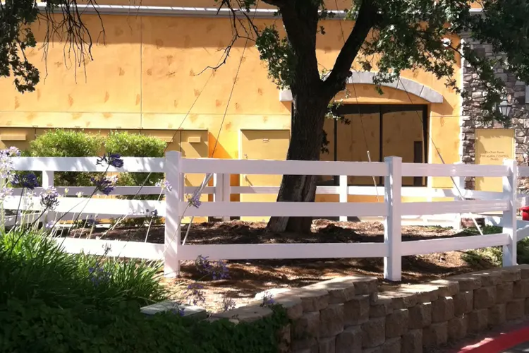 Residential vinyl fencing installation